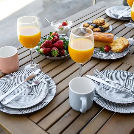 Nicole Collection- Cove 아파트