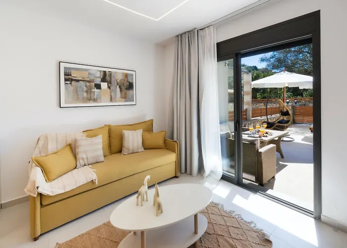 Nicole Collection- Cove 메가니시